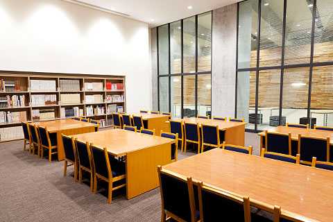 声を出して勉強し合える学習スペース