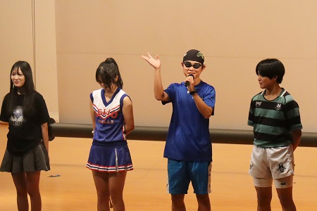 課外活動の紹介では各クラブの代表も登壇