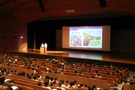 自分たちのことばで学校紹介