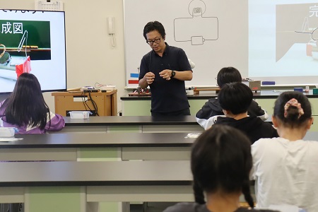 理科の教室「まわるおもちゃを作ろう」