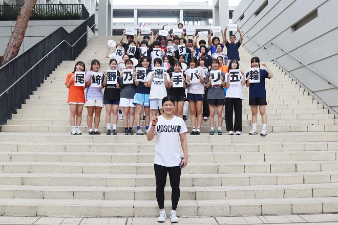 女子レスリングパリオリンピック代表の尾﨑野乃香さんが来校しました