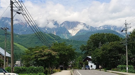白馬駅近くから望む北アルプス