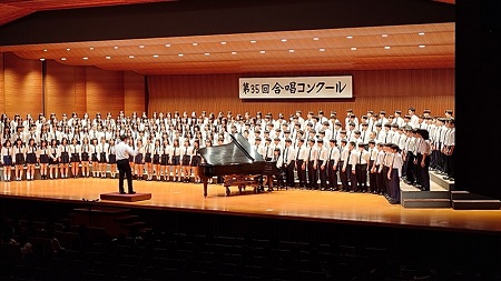 圧巻の学年合唱