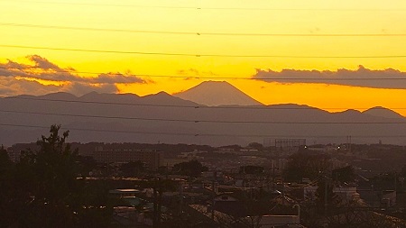 西棟4階より望む富士の夕景