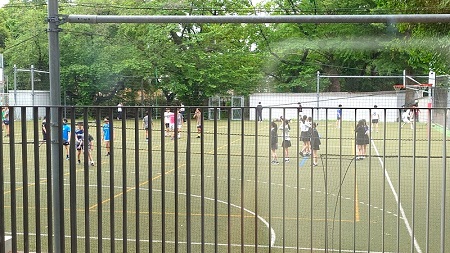 朝の多目的グラウンド