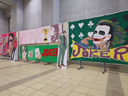 コリドーを彩る応援パネル