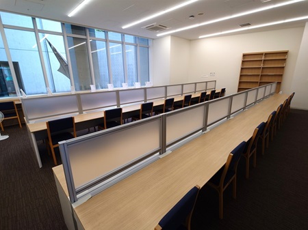 図書室奥の自習室