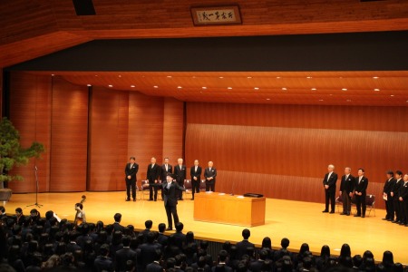 最後は全員で校歌を斉唱