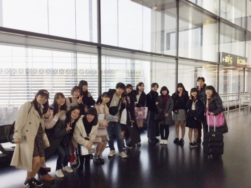 ウィーン シュベヒャート空港にて