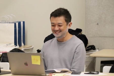 大手商社の勤務を経て、起業した佐藤孝徳さん。学生時代からどんなふうに進路を選び今に至るか、興味深いお話をたくさん聞かせていただきました