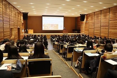 生徒による投票1位の白井乃杏さん