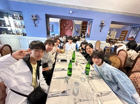 昼食レストラン