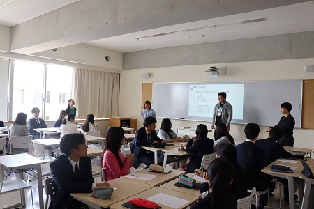 チームに分かれてグループワーク開始