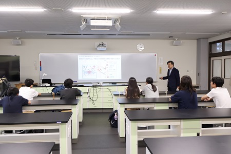 細胞からの分泌物にはがん細胞由来の物質が含まれている、と話す坂入氏