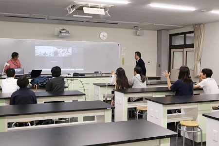 途中、日立ハイテクのラボと繋いでウェビナーを実施