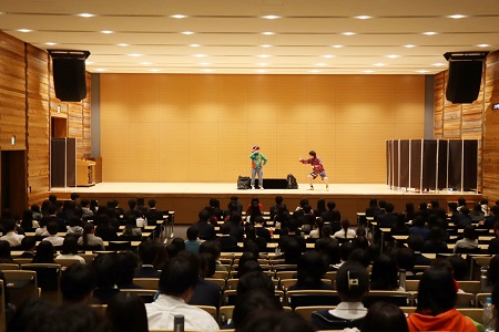 劇の主人公はいわゆる普通の大学生