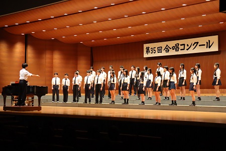 金賞を受賞した3年欅組の合唱