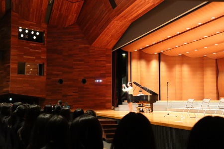 最後は全員で「一つのこと」を合唱