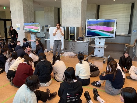 Find 5 thingsでは、可愛い写真や不思議な写真を見て、5 wordsで描写しました。