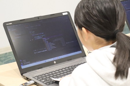 さっそくプログラムのコードを入力していきます