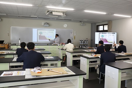 化石ができるメカニズムを聞きました