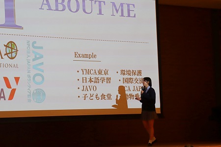 舞台を大きく使ってのびのびと発表