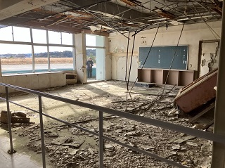 震災のままの姿を残している請戸小学校を見学。