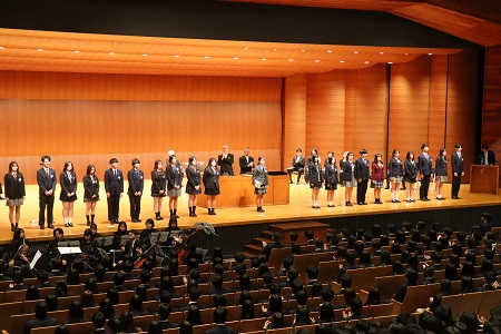 高校3年間の精皆勤賞や各種表彰も行われました