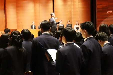 最後は全員で校歌斉唱