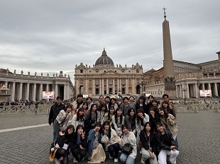ヴァチカン　サン・ピエトロ広場にて