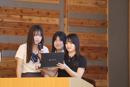 チームごとに発表