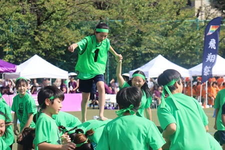 中学1年生馬跳び・背渡りレース「人体橋突破合戦」