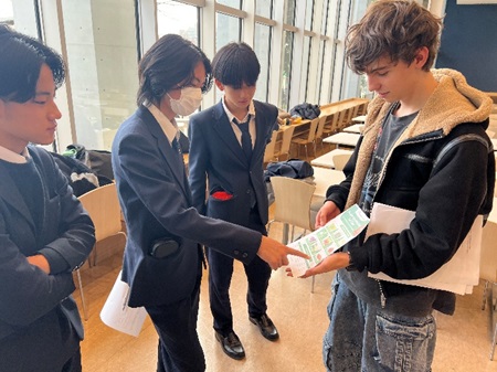 セカクルメンバーがショップ店員となり、買い物にチャレンジ