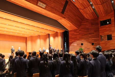 最後は全員で校歌斉唱