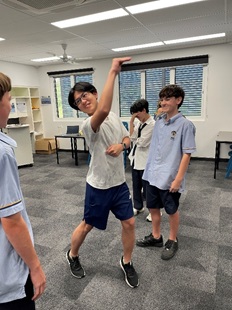 日本語クラス（中3）での様子（ジェスチャーゲーム）