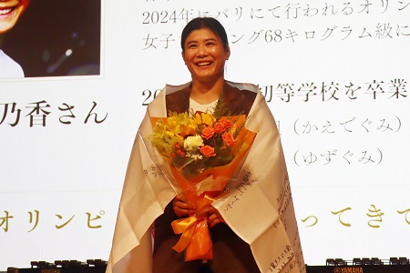 子どもたちの歌に「とても感動した」と語っていました