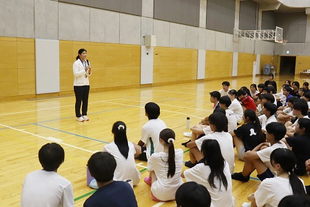 飛翔祭の準備をしている生徒たちにサプライズ登場！