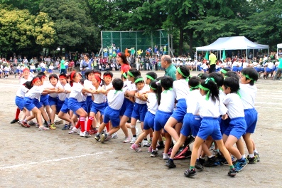 みんなで協力、棒うばい！