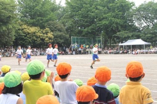 幼稚園児たちも声援！