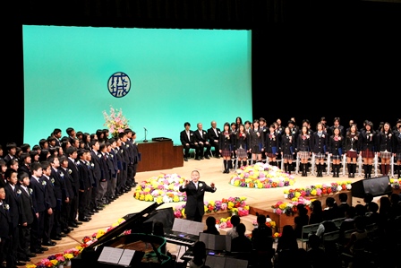 いくつかのお話を一緒に入ると、ミックスされて1つのお話になってしまう機械「昔ばなしミキサー」。どんなお話になるのかな？