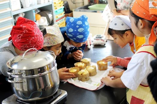 みんなで作った蒸しケーキ。 とっても美味しく蒸しあがりました。