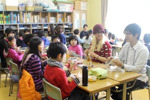 すっかり打ち解け、一緒にお昼ごはん。