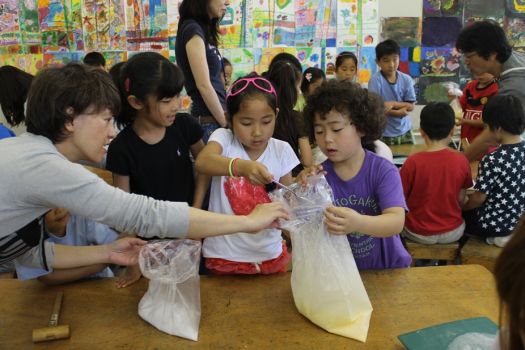 2年　ドライアイスでアイスクリーム作り