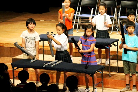 トーンチャイムという珍しい楽器を使った演奏。