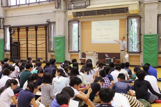 勉強は大丈夫かな…と不安を感じる子どももいるが、中学校では「みんなで学び合う」というのを聞いて、少し安心した様子。