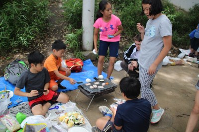 何を焼いているのかな？