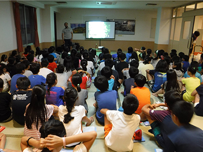 シャワークライミングを担当してくださるリトルピークスの小峰さんから、いろいろなお話を伺いました。