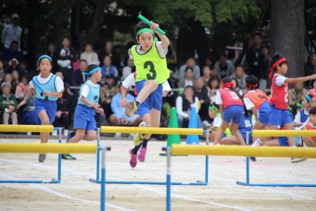 得点種目の1番目、クラス対抗ハードルリレー