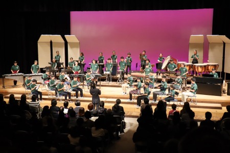 6年椿組は「Friend Like Me」を演奏