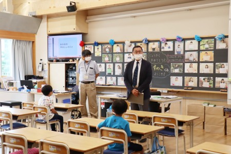 「みんなに会えるのを待っていました！」と校長先生からお話